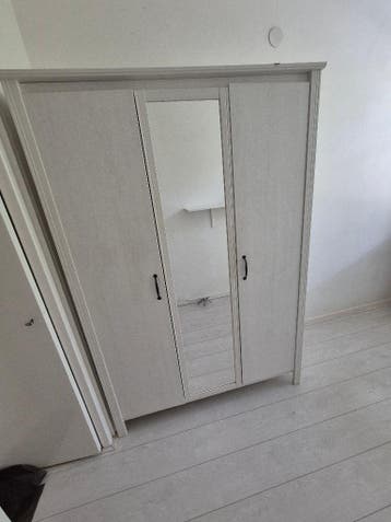 Nette kledingkast met spiegel 190 x 131 x 57,5