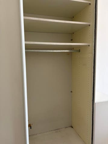 Gratis kleding spiegelkast 200x240 cm - Zelf demonteren