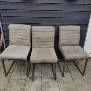 Gratis 3 eetkamerstoelen