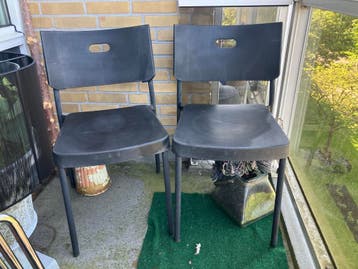 Set van 2 zwarte kunststof stoelen - Gebruikt