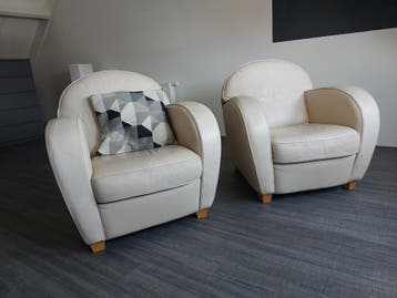 Gratis af te halen 2 lederen stoelen