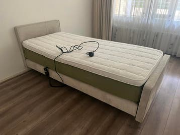 Gratis af te halen: elektrisch verstelbaar bed (90x200 cm)