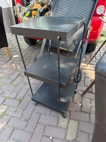 Zwart bijzettafeltje / serveerwagen op wieltjes