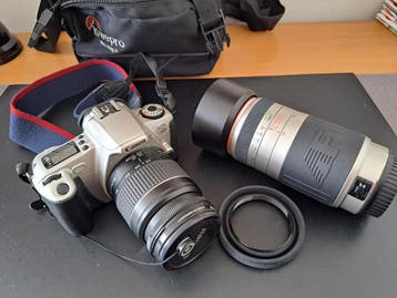 analoge fotocamera Canon EOS met Voigtlander zoomlens