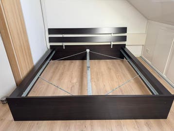 Bedframe voor matras 180x200, bruin