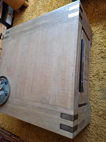 Gratis robuuste salontafel met 2 lades 90 x 90 x 42 hoog
