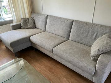 Comfortabele grijze hoekbank met chaise longue
