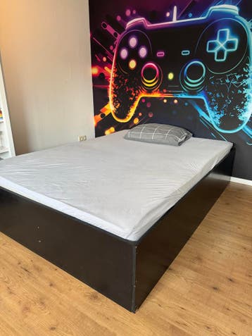 Tweepersoonsbed met matras - Zwart, 140x200 cm