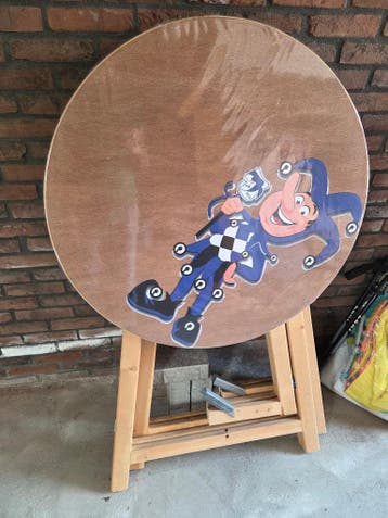 Gratis: 2 leuke hangtafels