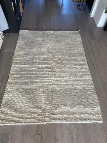Dik gebreid ecru vloerkleed GRATIS