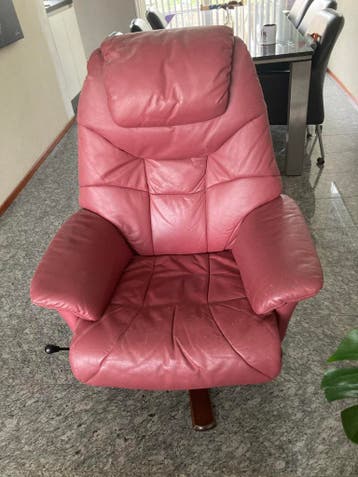 Gratis! Comfortabele roze leren relaxfauteuil - Gebruikt