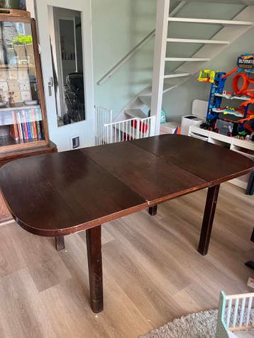 Gratis: Uitschuifbare donker houten eettafel