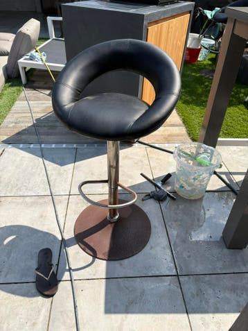 2 gratis oude barkrukken poot geroest
