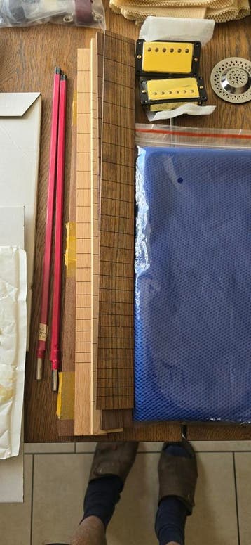Gratis op te haleCigarbox guitar / versterkerbouw onderdelen