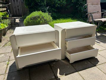 Gratis! Set van 2 nachtkastjes / ladekasten