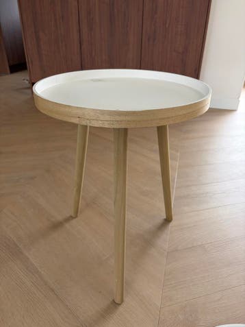 2 stuks: Modern nachtkastje / bijzettafeltje met houten pote