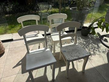 Set van 4 witte houten stoelen - Gebruikt GRATIS