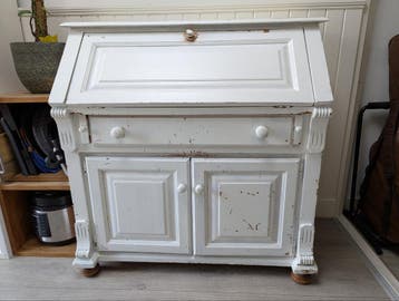 Witte secretaire kast