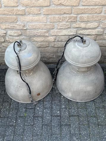 Set van 2 industriële hanglampen, gratis