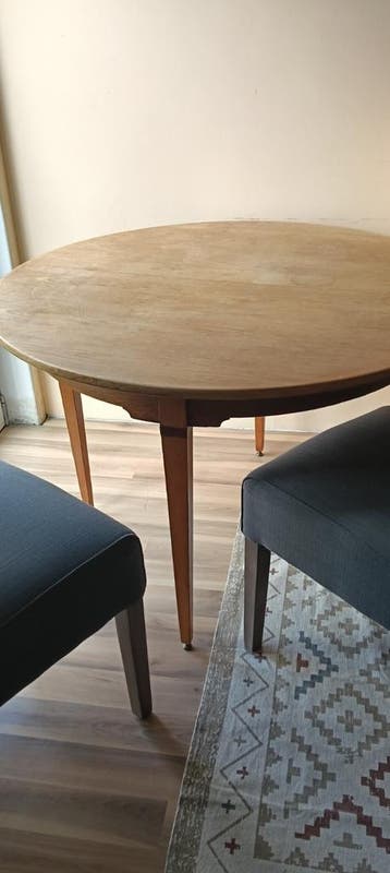 Gratis ophalen Ronde houten eettafel met 2 stoelen