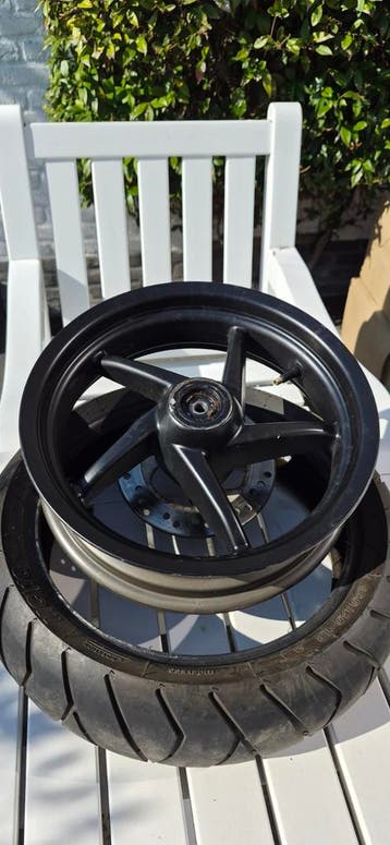 Aprilia SR Velg met band en remschijf