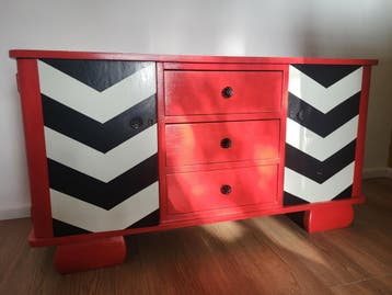 Leuk vintage rood geschilderd kastje gratis!