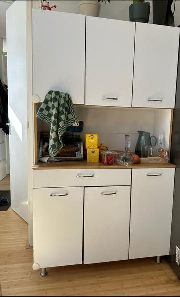Witte kast met opbergruimte - Gratis af te halen