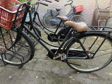 Gratis twee omafietsen | oud ijzer of opknappen