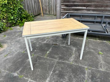 Gratis af te halen: tafel 70x110cm, beschadigd tafelblad