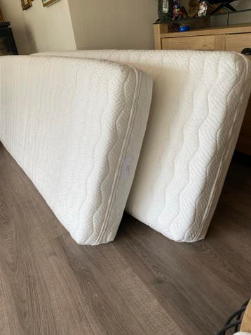 GRATIS AF TE HALEN 2x Matras 80x200