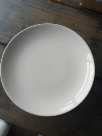 Gratis 8 witte ontbijt borden 20 cm