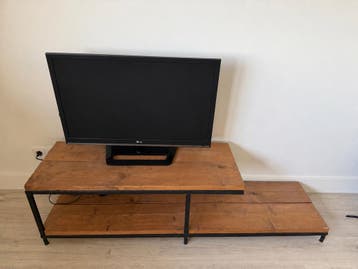 Industriële TV-meubel van hout en metaal