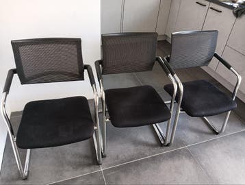 Gratis 4 eetkamerstoelen