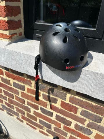 Kiddimoto kinderhelm - Zwart