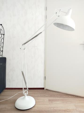 Witte vloerlamp
