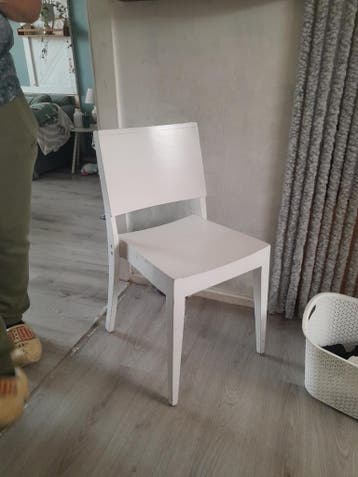 Gratis 6 eetkamer stoelen