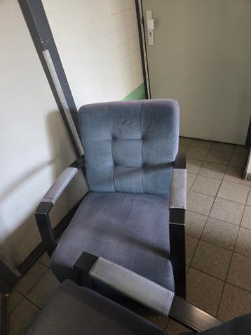Bank plus 2 stoelen, gratis op te halen