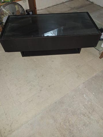 Zwarte salontafel met glazen blad en lades