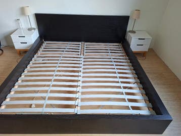 Gratis: zwart Ikea Malm bed, 180 x 200 cm