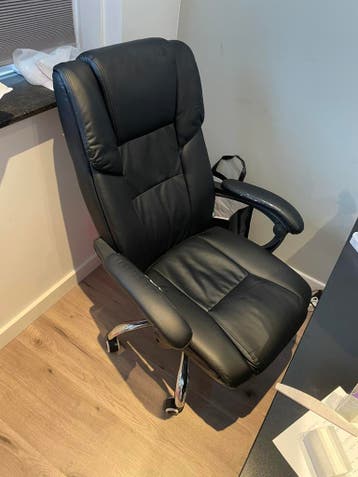 Gratis bureastoel incl. voetsteun / nieuw €185,-