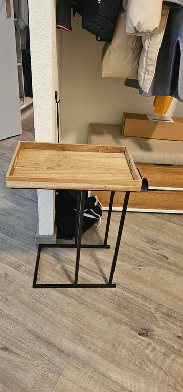 GRATIS Bijzettafel met houten blad en metalen frame