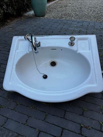 Jaren '30 wasbak met moderne mengkraan - Gratis af te halen