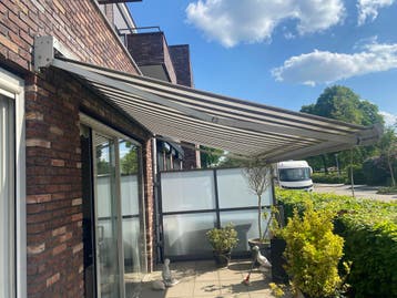 Elektrisch Knikarmscherm - 4m x 2,5m