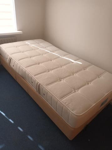 ELECTRICE BED + MATRAS