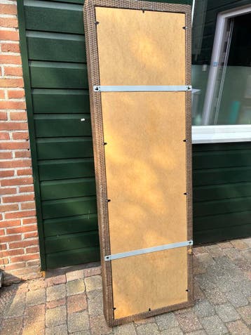 Grote spiegel met rotan look lijst