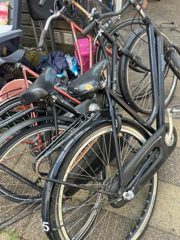 Oude fietsen voor onderdelen of opknapbeurt