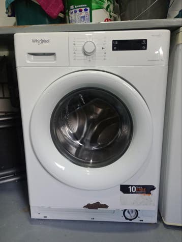Whirlpool FWF71683WE EU Fresh Care+ LEKT WATER!