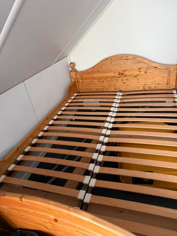 Grenen bed Gratis!