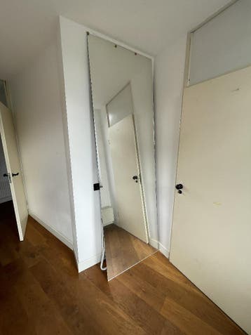 Spiegel zonder lijst