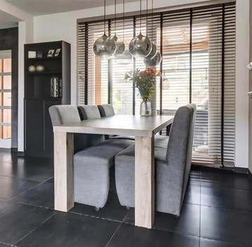 Gratis Eettafel met stoellen